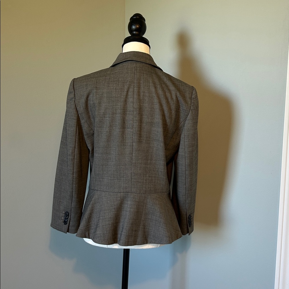 ✨ Ann Taylor Modern Gray Suit Blazer Jacket - Peplum Hem (Size 10T) - Picture 2 of 4